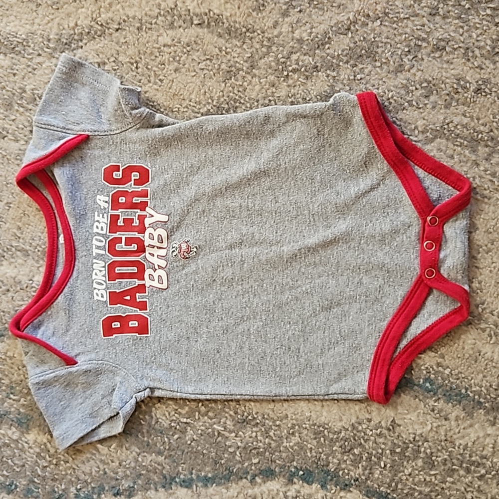 UW Wisconsin Madison Baby Badgers Team Apparel Onesie - 18m Unisex.